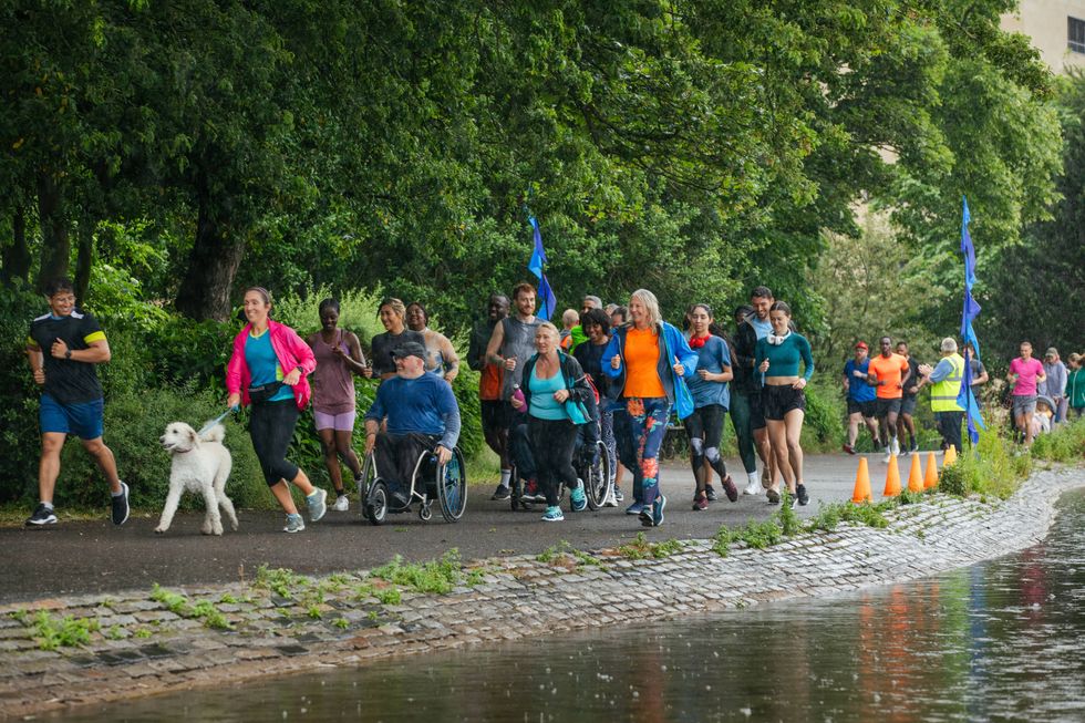 Lots of people running