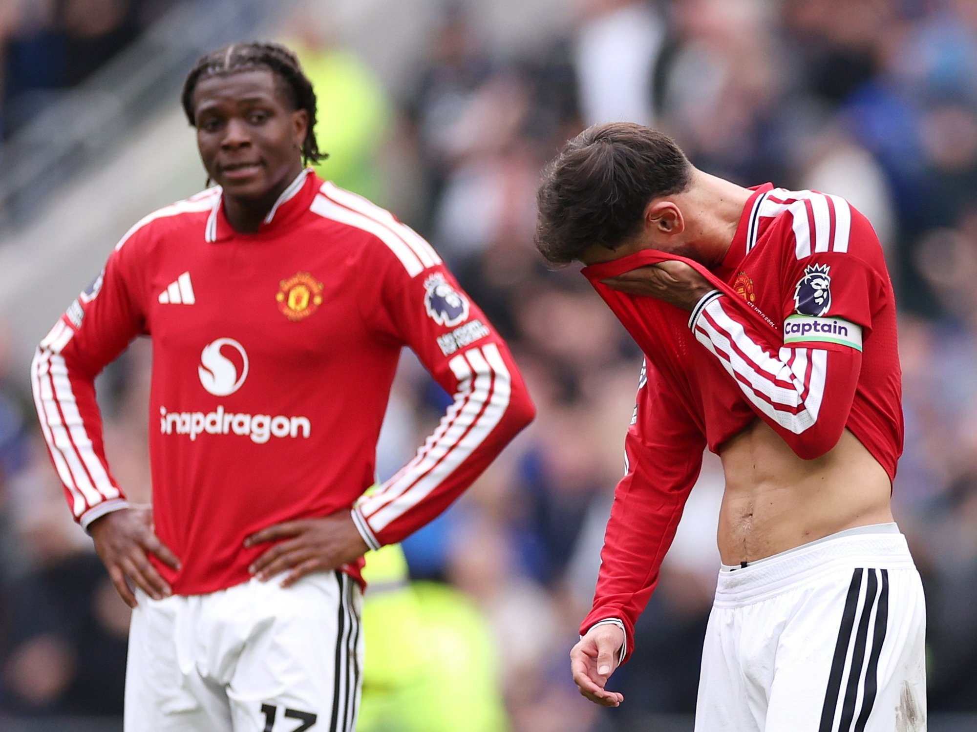 Manchester United players look dejected after their draw with Everton on Sunday
