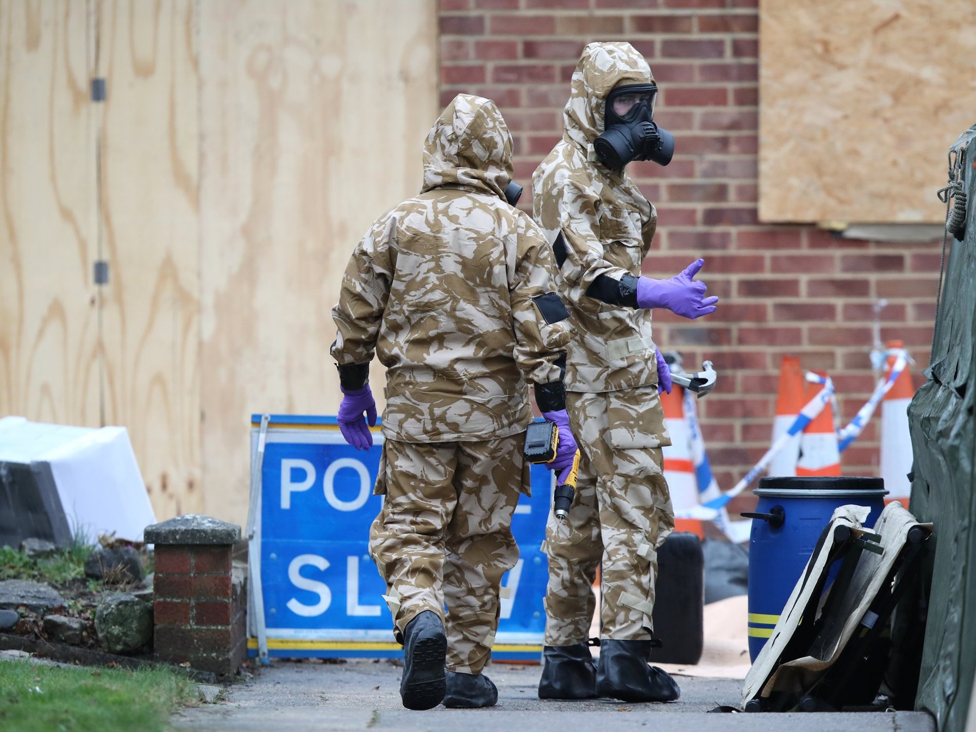 Masked soldiers at work in Salisbury following Russia's Novichok attack against Sergei Skripal