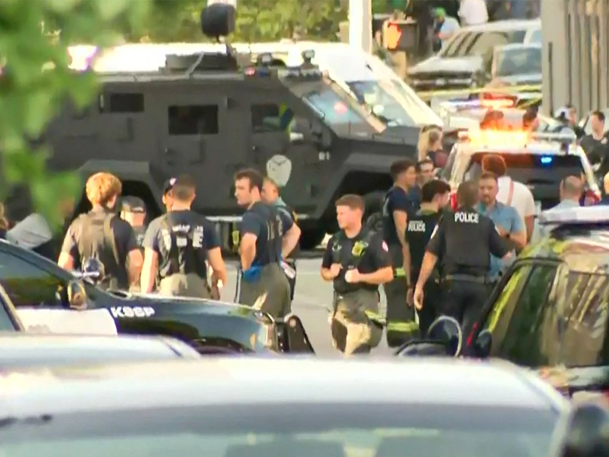 Minneapolis shooting scene: Dozens of officers, including SWAT and ATF officers, remain at the scene
