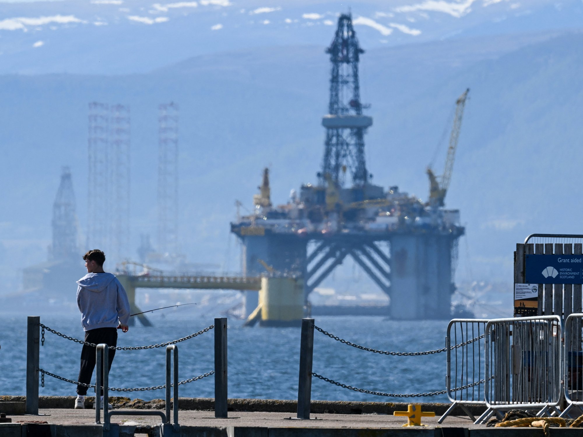 Labour urged to 'end the madness' over North Sea and approve gas field that could heat 1.4m homes