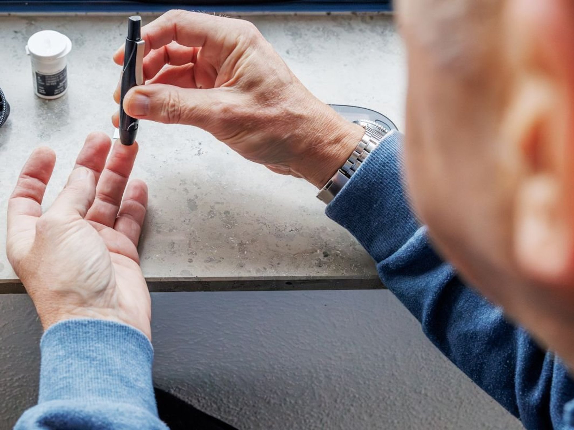 PERSON CHECKING BLOOD SUGAR