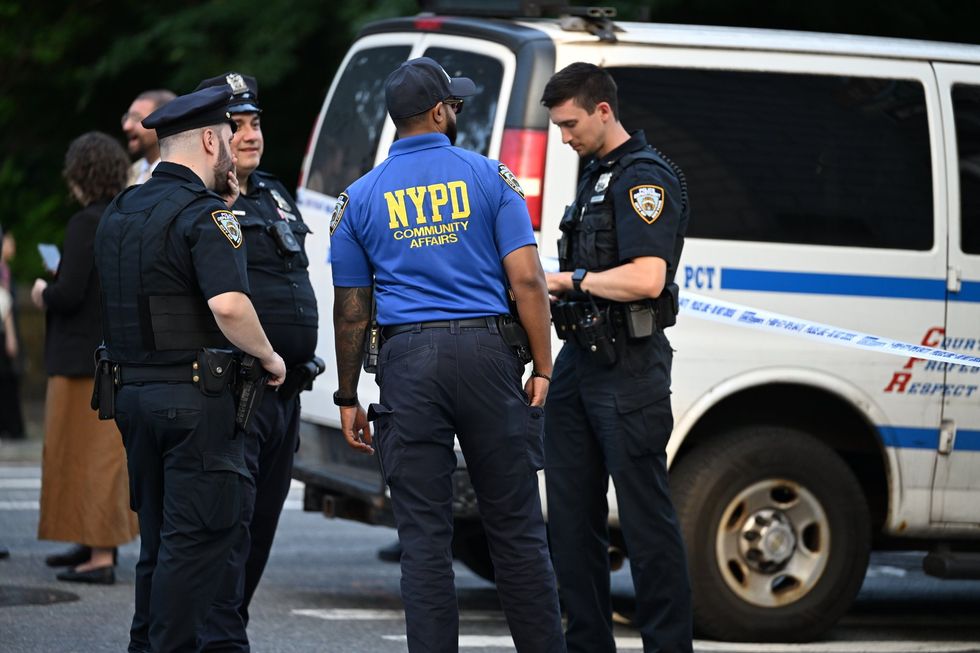 Police investigating Manhattan, New York City, stabbing