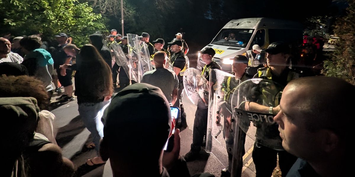 Hundreds of protestors descend on Portsmouth in clash with migrant small boat arrivals