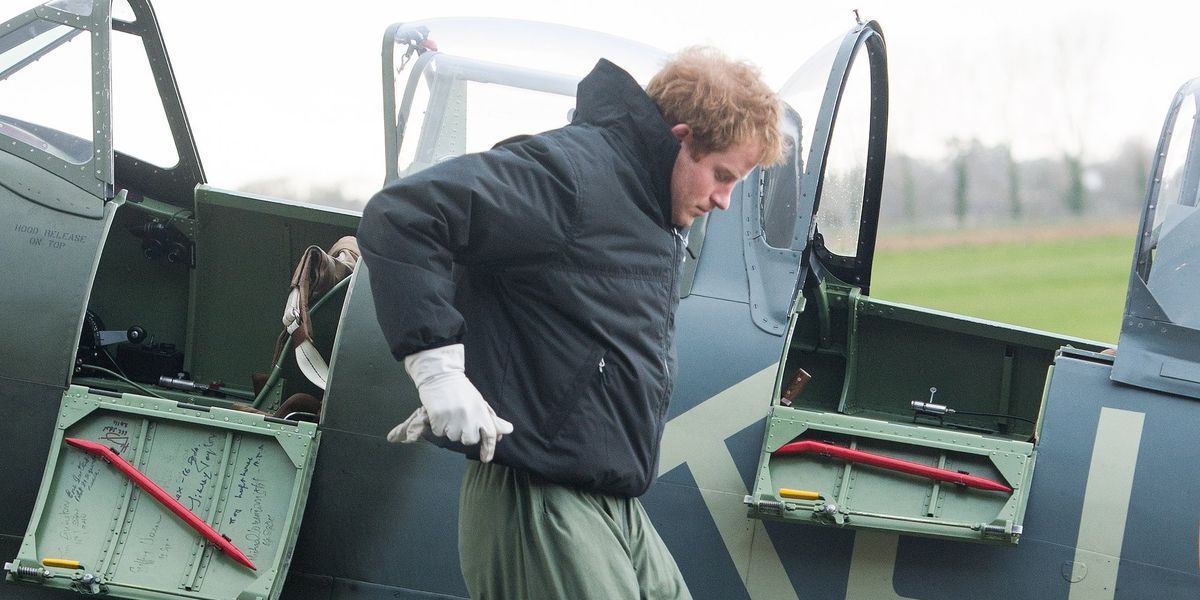 Prince Harry prepares to jump out of plane after making promise to 102-year-old war hero
