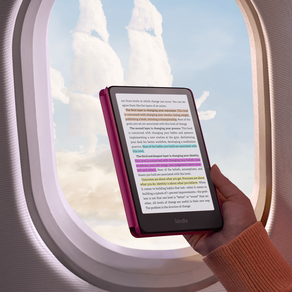 Reader highlights text on Amazon Kindle Colorsoft (16GB)