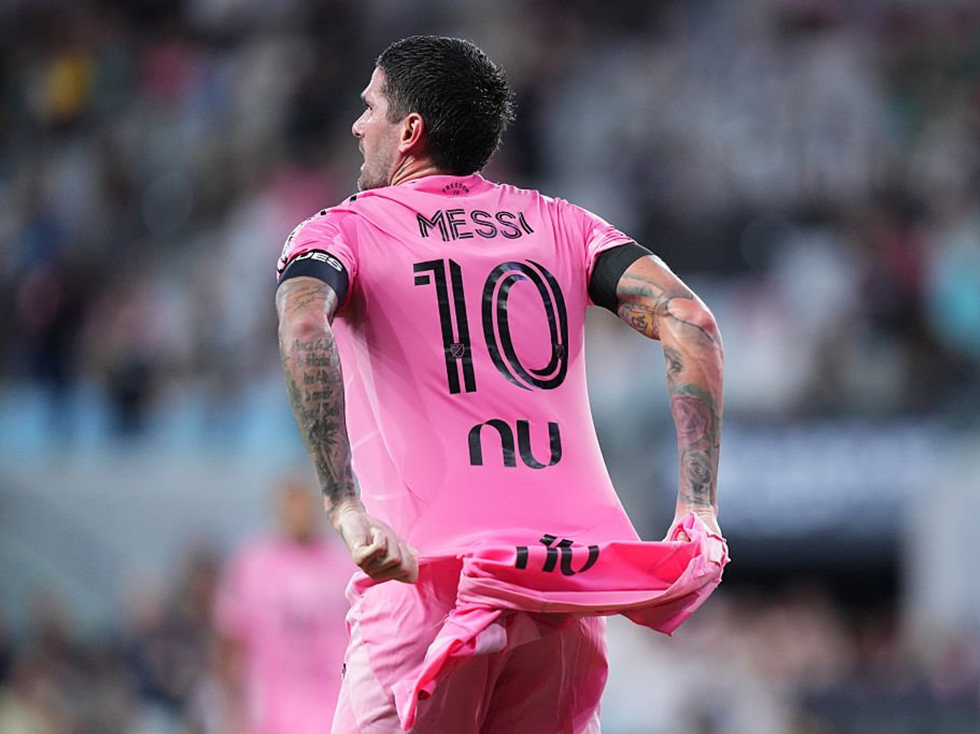 Rodrigo de Paul paid tribute to Messi's father by taking off his shirt to reveal his teammates