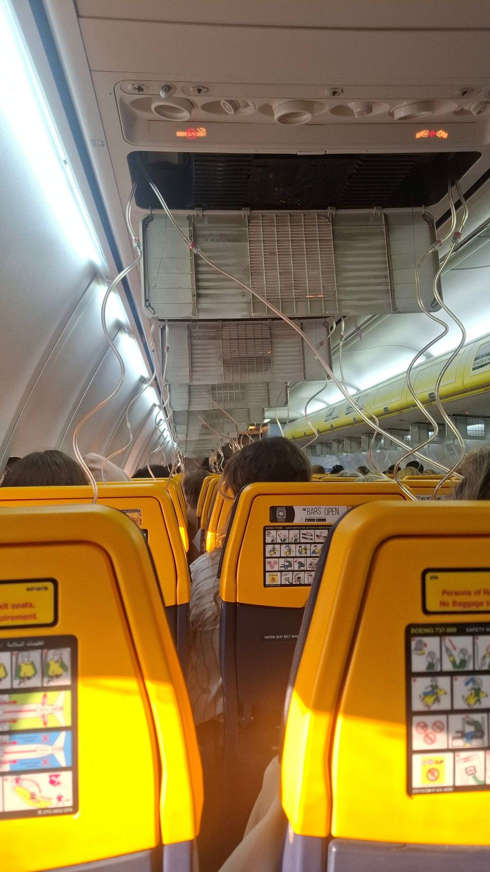 Ryanair flight with gas masks dropping down