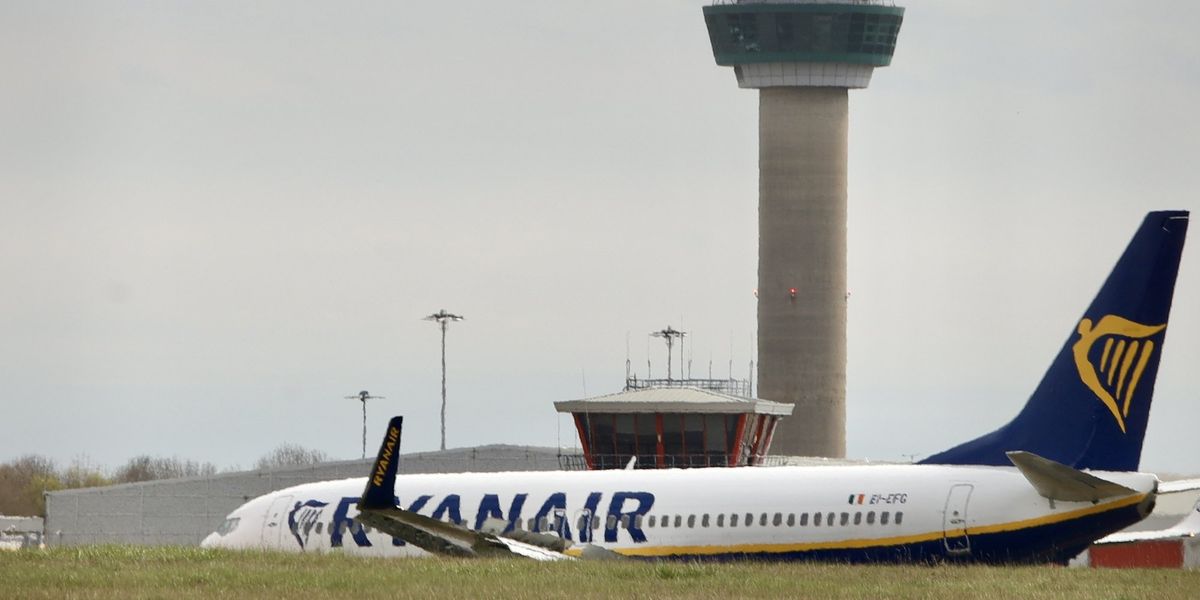 Ryanair passenger leaps into action and saves fellow traveller who suffered heart attack while on board