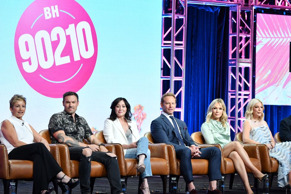 Shannen Doherty and the cast of \u200bBH 90210