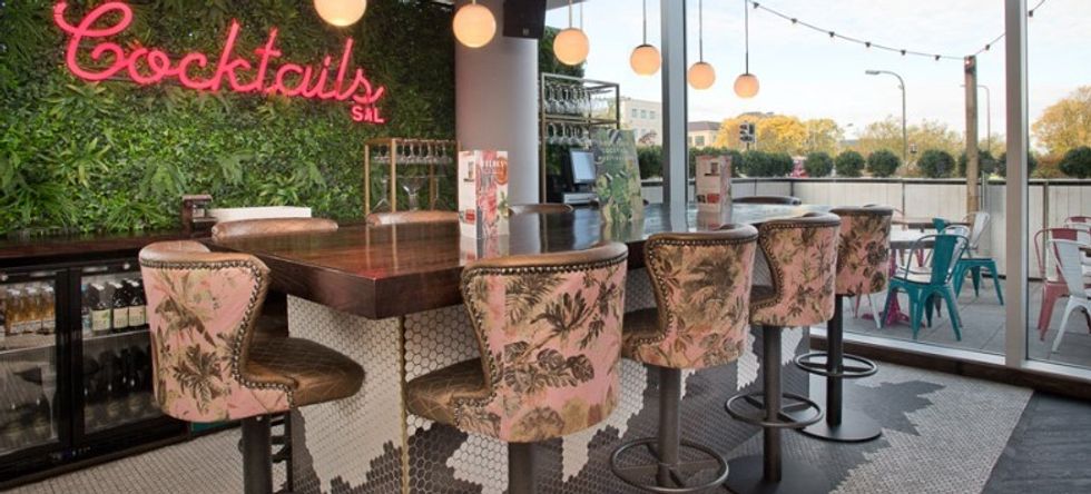 Slug & Lettuce bar
