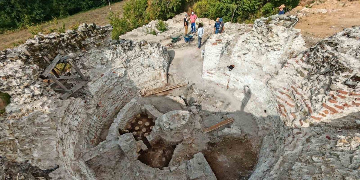 Archaeologists discover Roman emperor's lavish bath found hidden inside palace