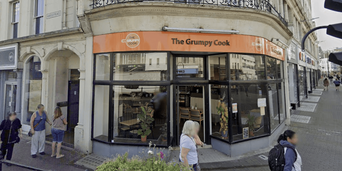 Reform council leader threatens to report cafe owner to police after feeding children for free