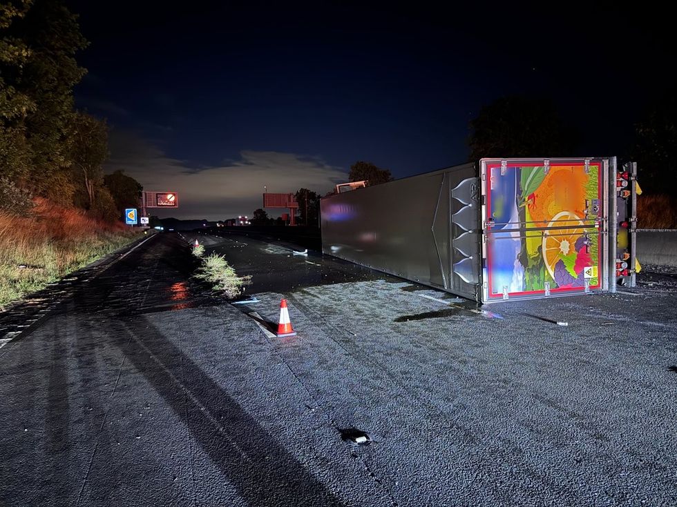The overturned lorry on the M6 has caused long delays \u200b