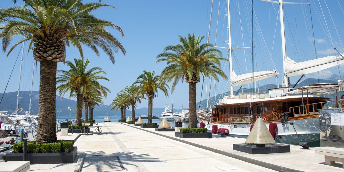 EasyJet honeymoon holiday ruined after overbooked flight leaves groom stranded 1,400 miles away
