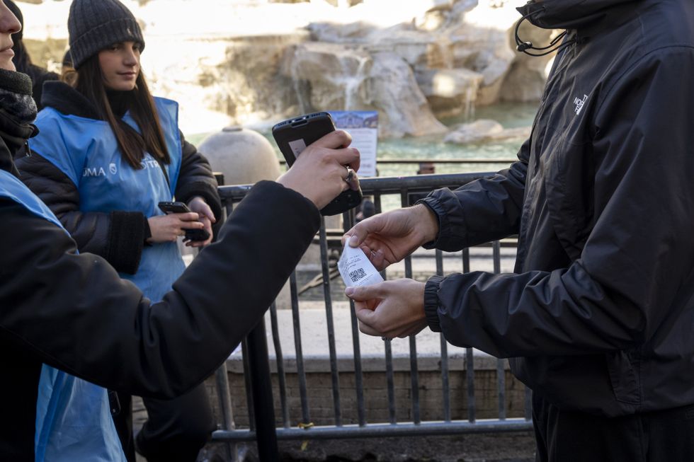 Tourisrt charge at Trevi Fountain