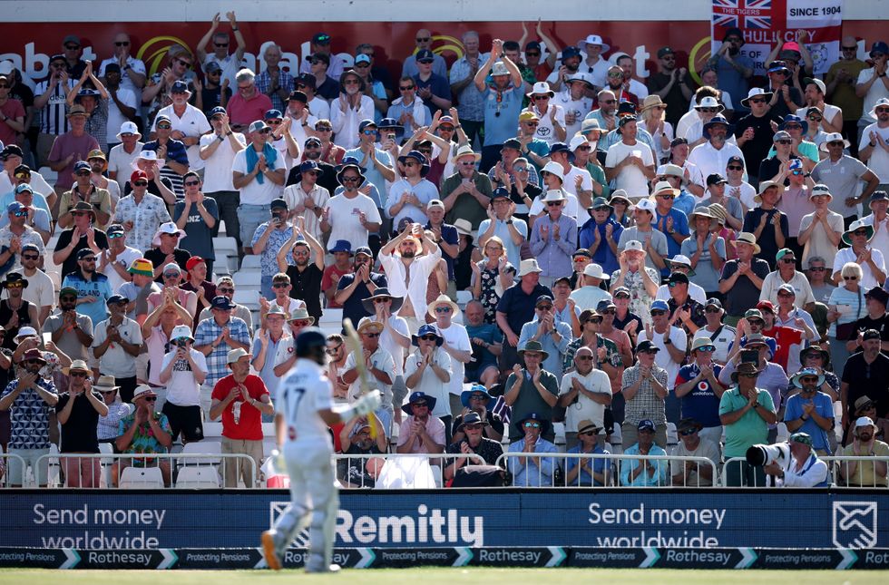 \u200bDuckett received a standing ovation from the crowd after his incredible run