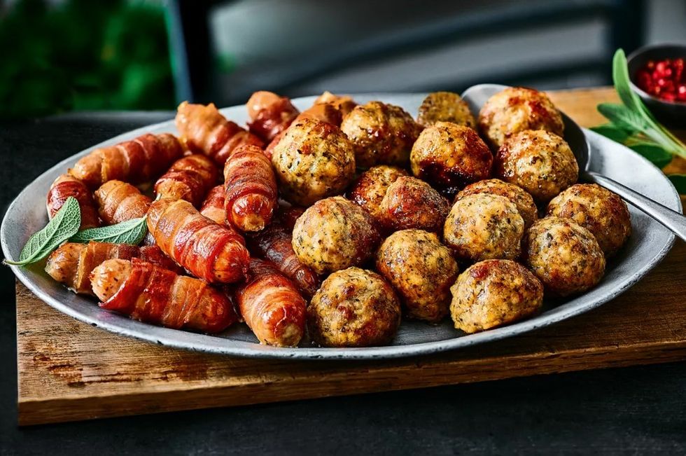 \u200bM&S pigs in blankets and stuffing