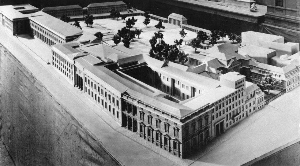 \u200bThe original New Reich Chancellery building