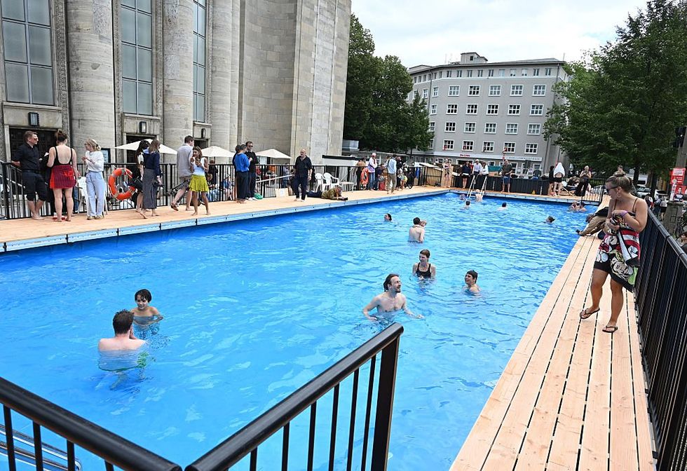 Volksb\u00fchne theatre swimming pool in Berlin