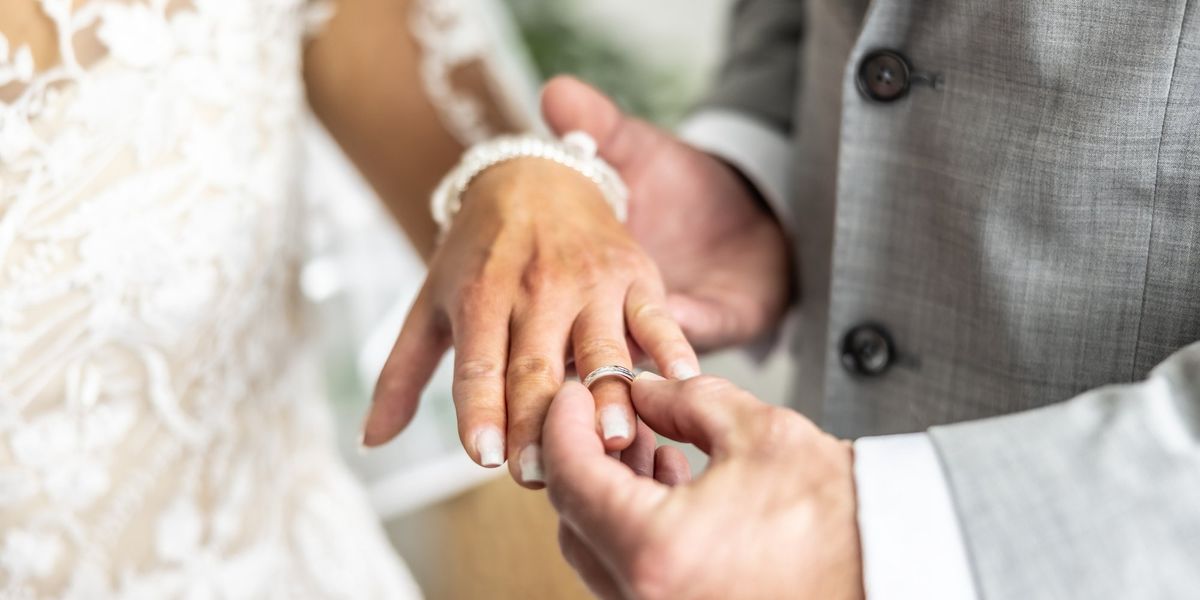 British couples cut wedding costs with micro weddings and DIY celebrations amid cost of living crisis