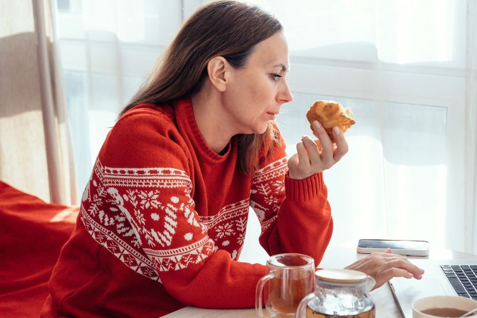 WOMAN EATING SNACK