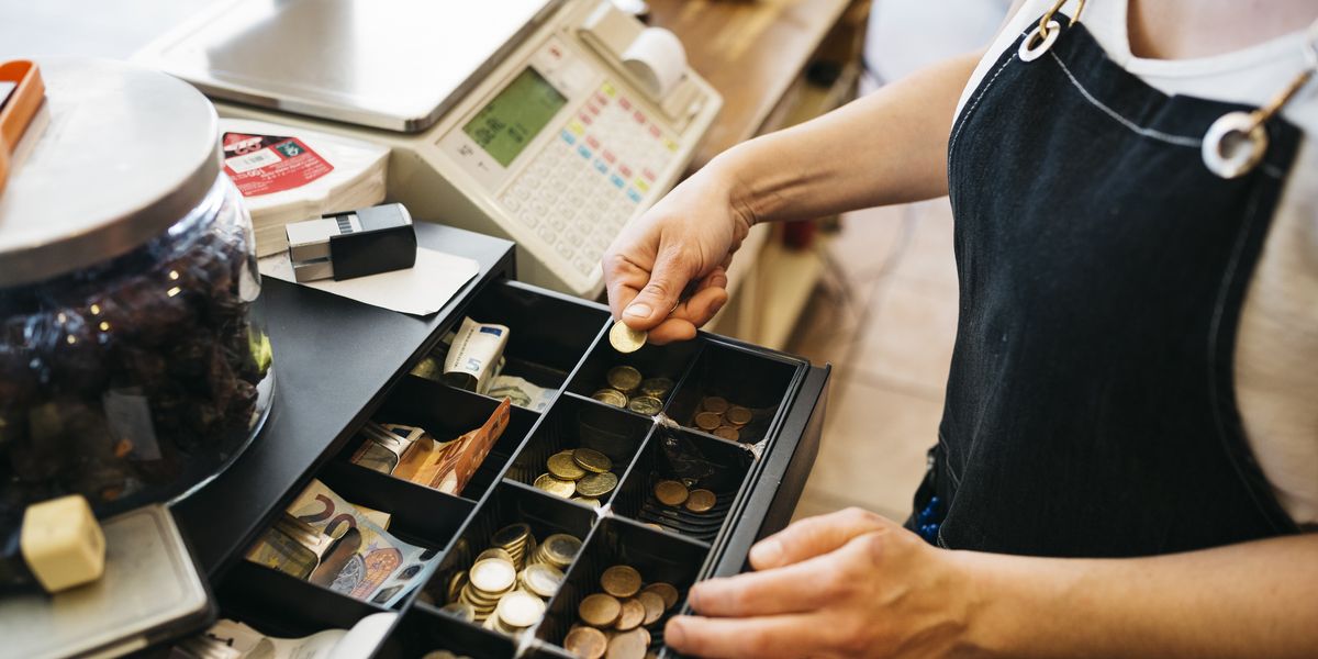 Revealed: Why you should always pay in CASH if you want to build wealth