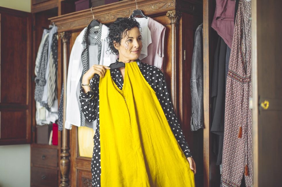 WOMAN TRYING ON CLOTHES